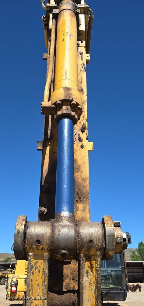 image for item LW9807 2005 Caterpillar 330C excavator