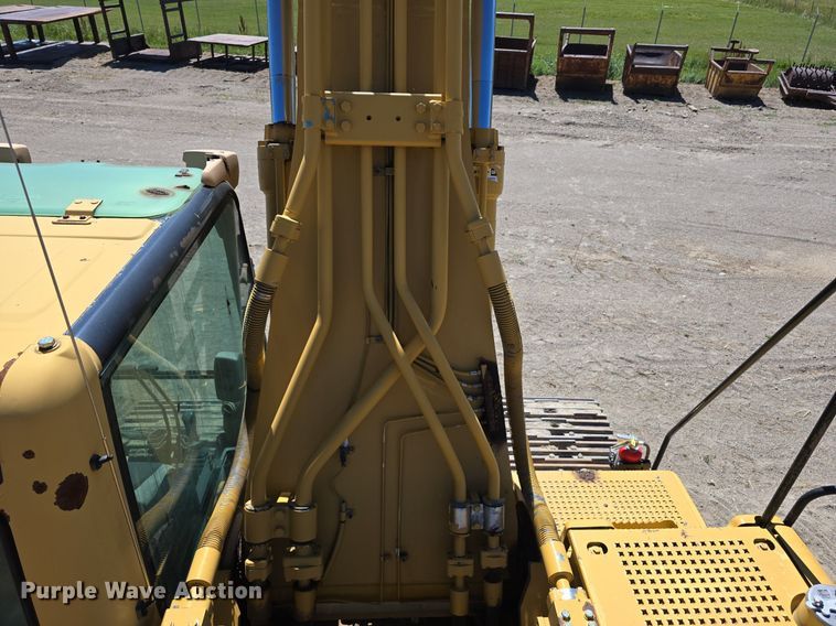 image for item LW9807 2005 Caterpillar 330C excavator