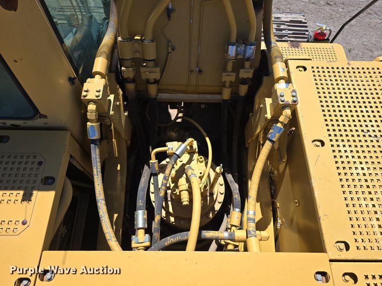 image for item LW9807 2005 Caterpillar 330C excavator