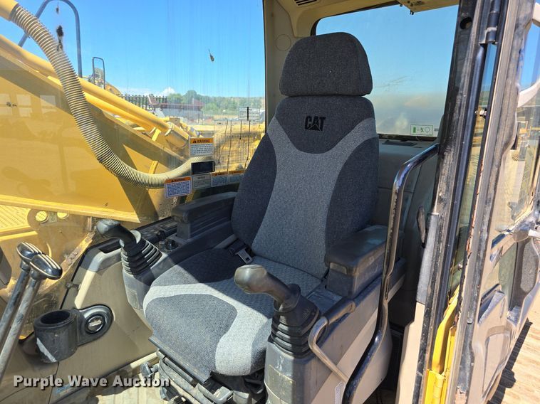 image for item LW9807 2005 Caterpillar 330C excavator