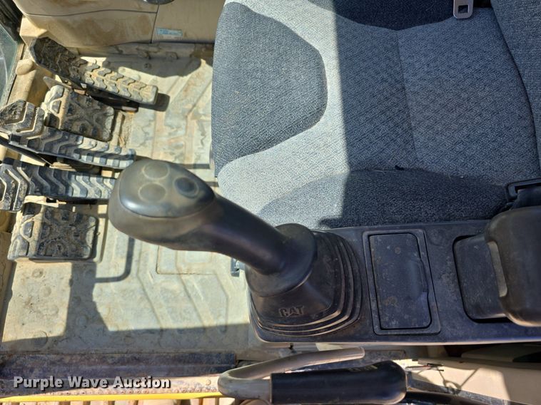 image for item LW9807 2005 Caterpillar 330C excavator