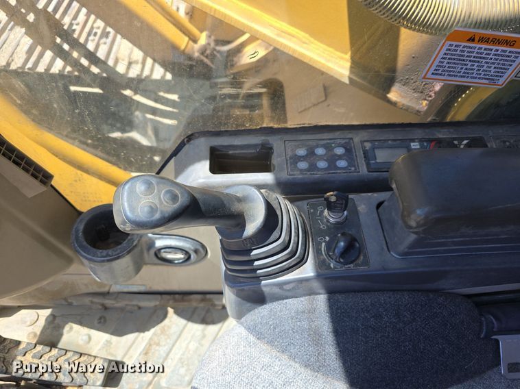 image for item LW9807 2005 Caterpillar 330C excavator