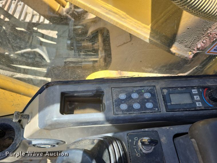 image for item LW9807 2005 Caterpillar 330C excavator
