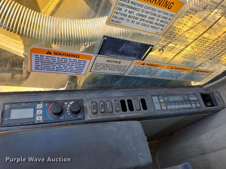 image for item LW9807 2005 Caterpillar 330C excavator