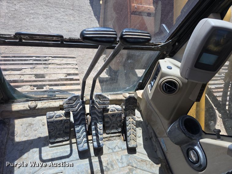 image for item LW9807 2005 Caterpillar 330C excavator