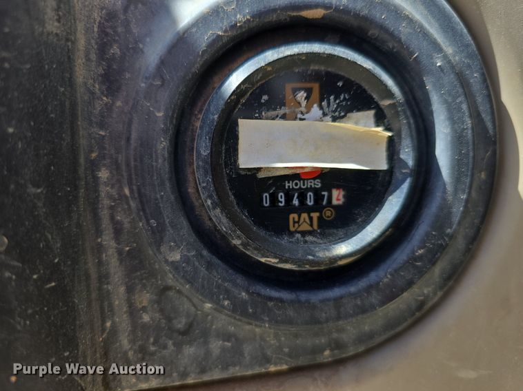 image for item LW9807 2005 Caterpillar 330C excavator