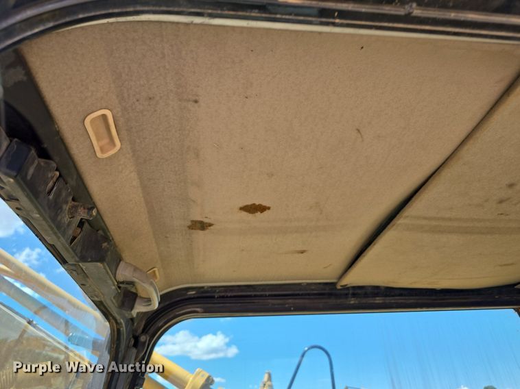 image for item LW9807 2005 Caterpillar 330C excavator