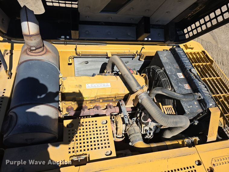 image for item LW9807 2005 Caterpillar 330C excavator