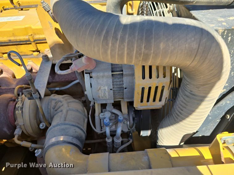 image for item LW9807 2005 Caterpillar 330C excavator