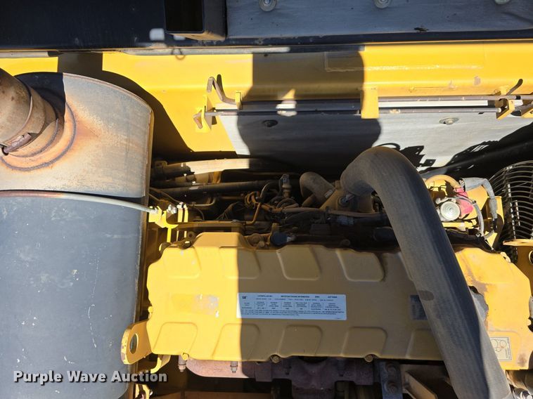 image for item LW9807 2005 Caterpillar 330C excavator