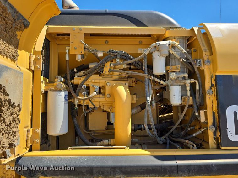 image for item LW9807 2005 Caterpillar 330C excavator