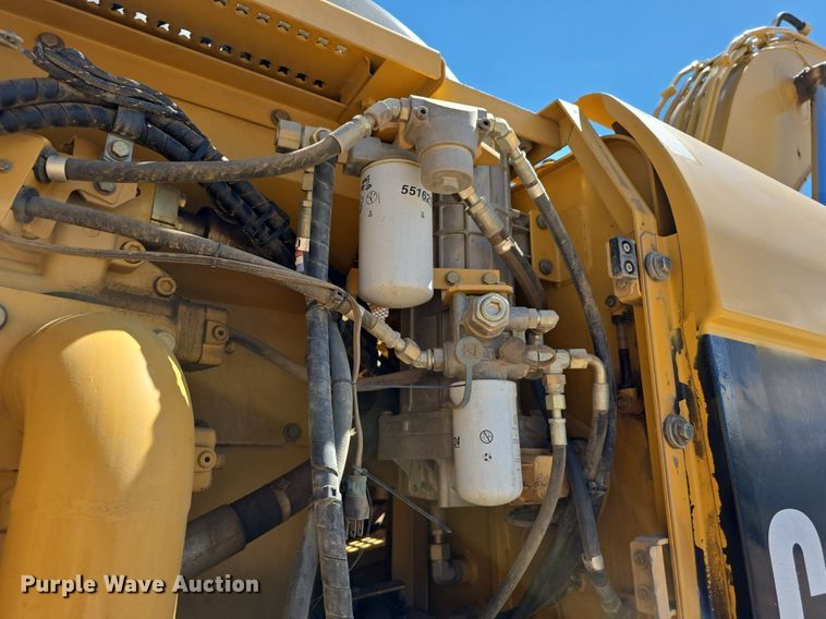 image for item LW9807 2005 Caterpillar 330C excavator