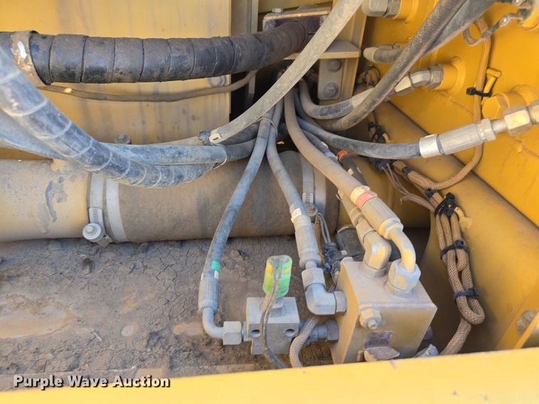 image for item LW9807 2005 Caterpillar 330C excavator