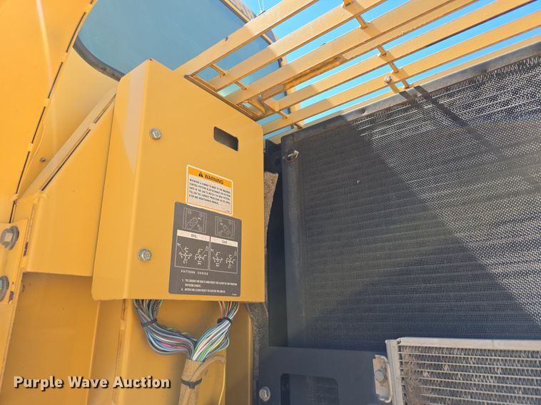 image for item LW9807 2005 Caterpillar 330C excavator