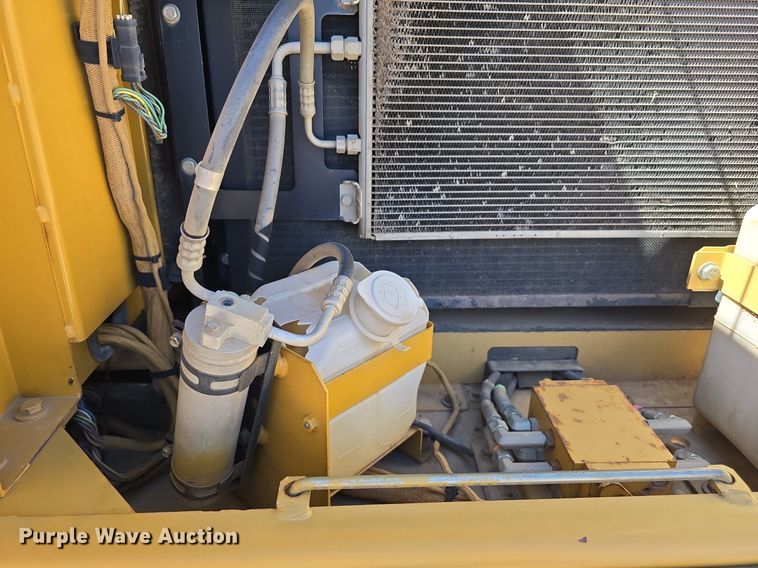 image for item LW9807 2005 Caterpillar 330C excavator