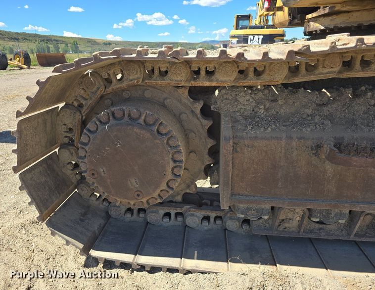 image for item LW9807 2005 Caterpillar 330C excavator