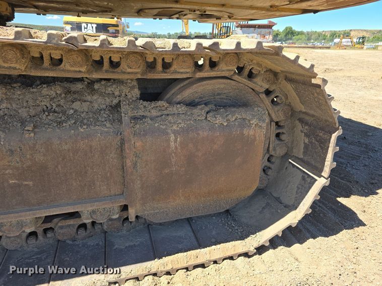 image for item LW9807 2005 Caterpillar 330C excavator