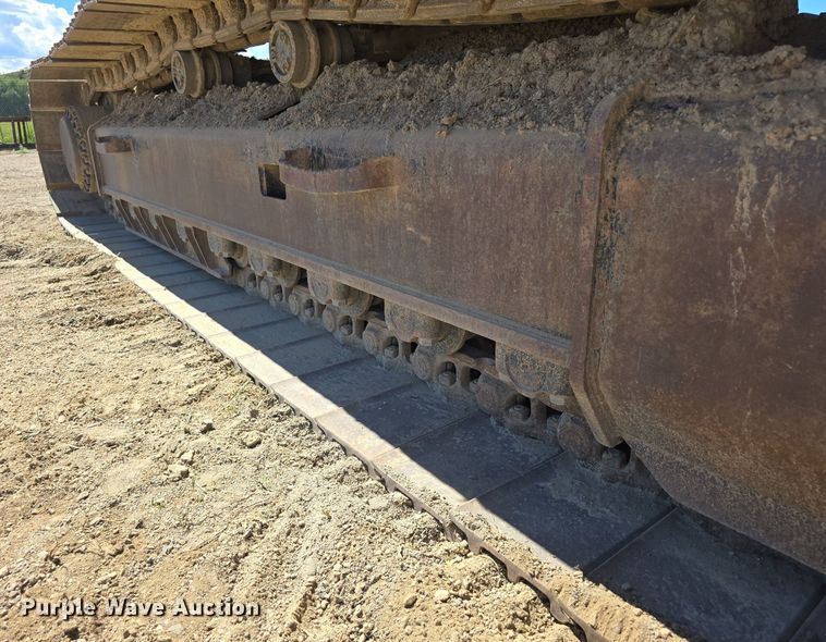 image for item LW9807 2005 Caterpillar 330C excavator