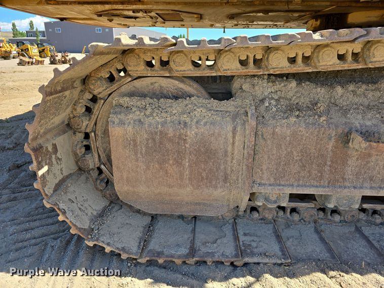 image for item LW9807 2005 Caterpillar 330C excavator