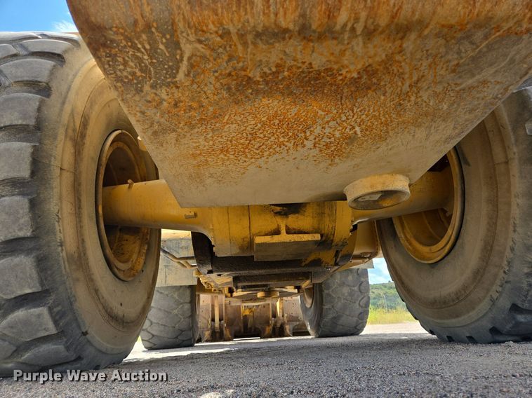 image for item LW9811 1999 Caterpillar 966G wheel loader