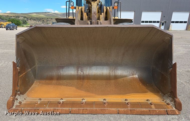 image for item LW9812 2000 Caterpillar  966G wheel loader