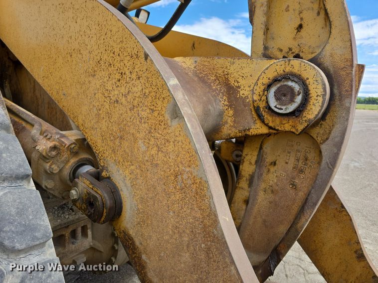 image for item LW9812 2000 Caterpillar  966G wheel loader