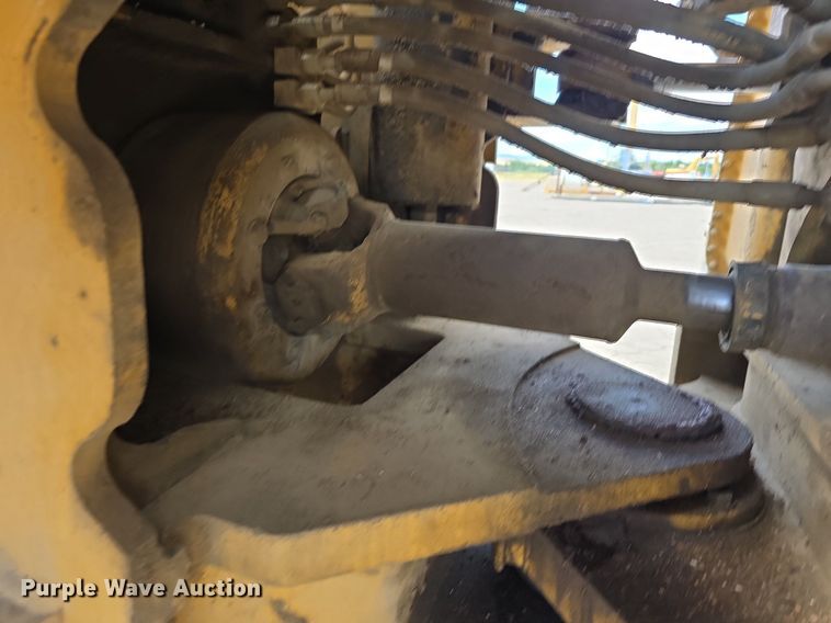 image for item LW9812 2000 Caterpillar  966G wheel loader