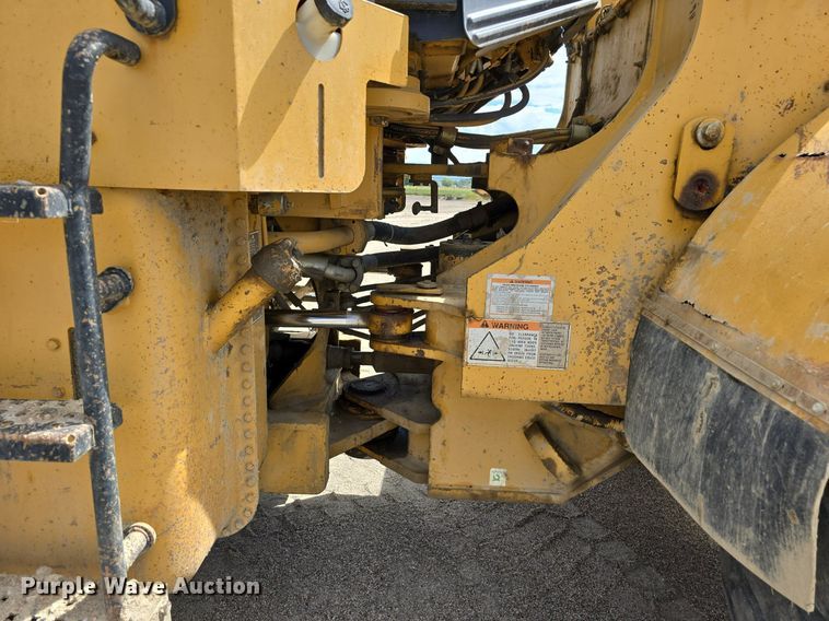 image for item LW9812 2000 Caterpillar  966G wheel loader