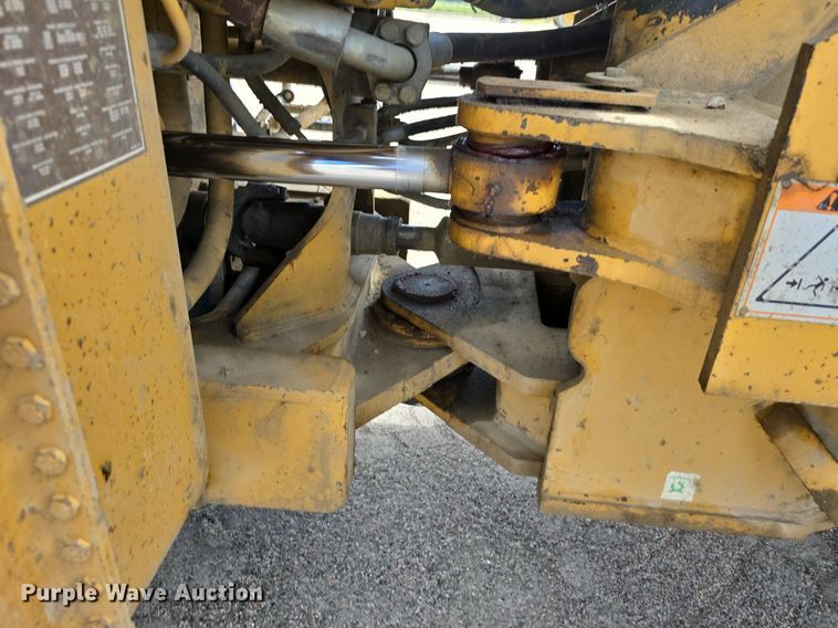 image for item LW9812 2000 Caterpillar  966G wheel loader