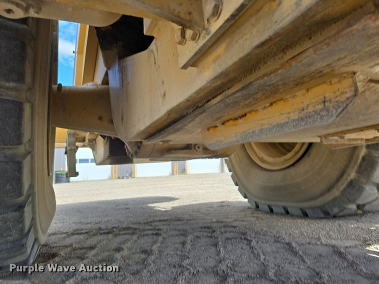 image for item LW9812 2000 Caterpillar  966G wheel loader