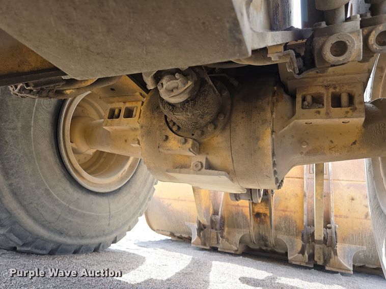 image for item LW9812 2000 Caterpillar  966G wheel loader