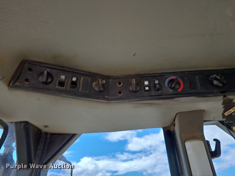 image for item LW9812 2000 Caterpillar  966G wheel loader