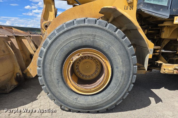 image for item LW9812 2000 Caterpillar  966G wheel loader
