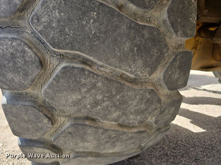 image for item LW9812 2000 Caterpillar  966G wheel loader