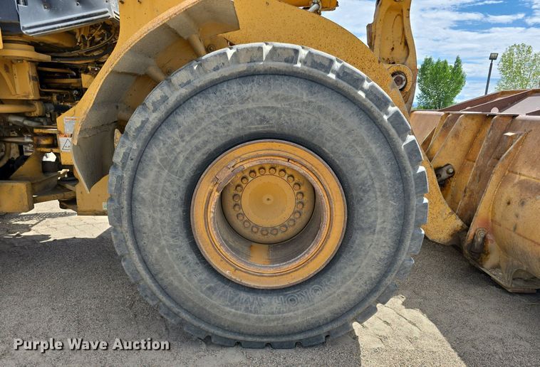 image for item LW9812 2000 Caterpillar  966G wheel loader