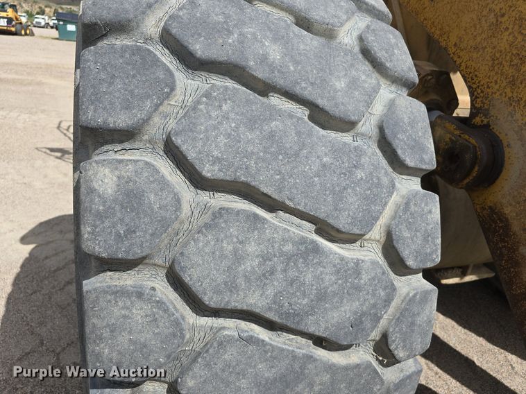 image for item LW9812 2000 Caterpillar  966G wheel loader