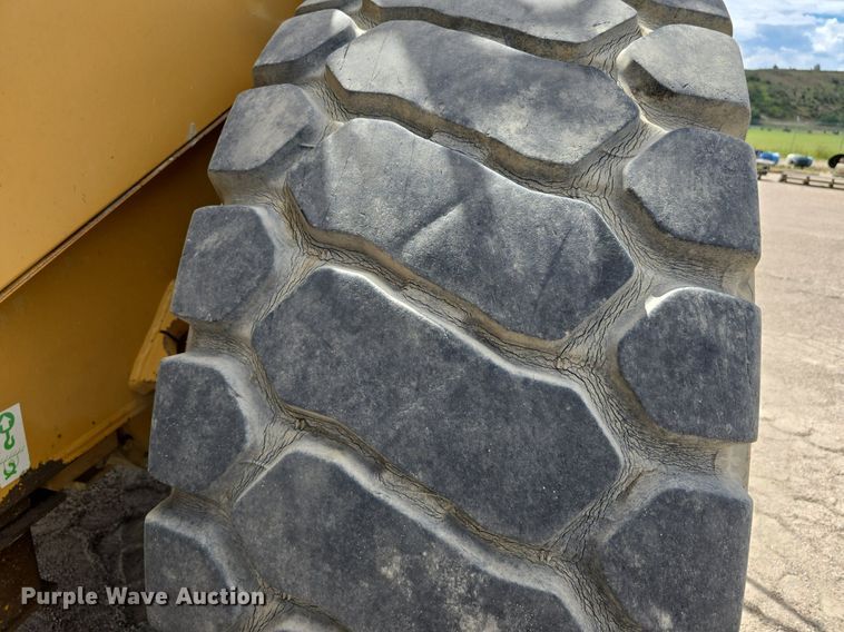 image for item LW9812 2000 Caterpillar  966G wheel loader