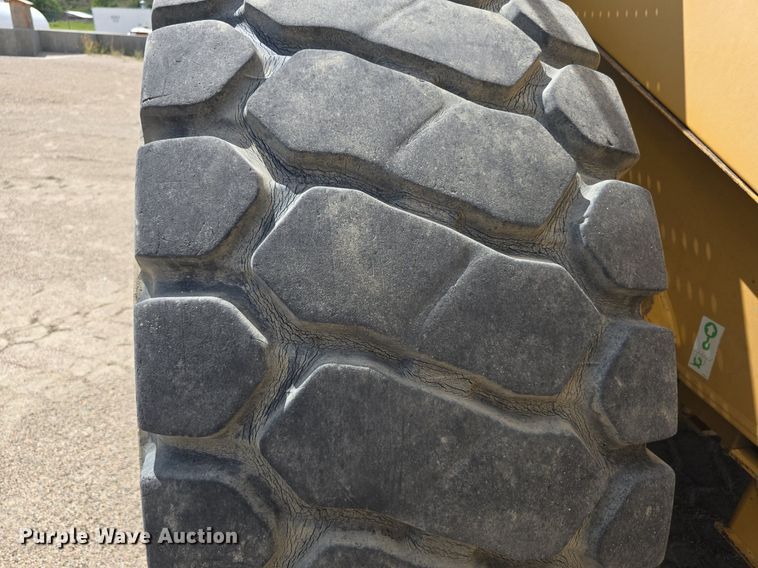 image for item LW9812 2000 Caterpillar  966G wheel loader