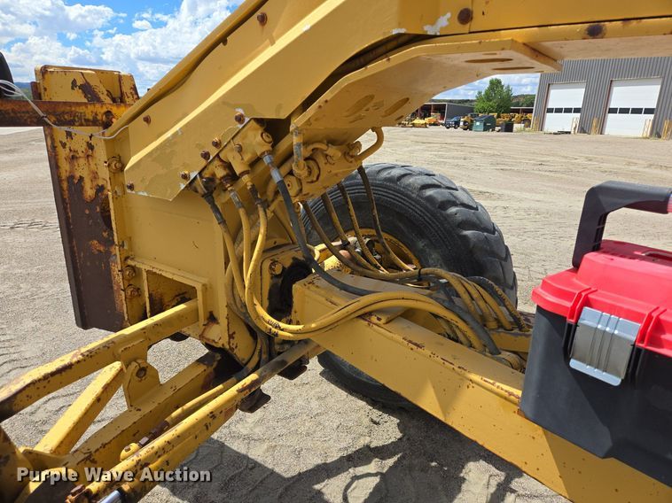 image for item LW9819 1990 Caterpillar 140G motor grader