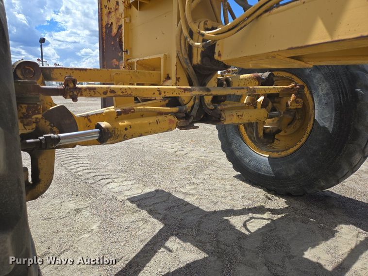 image for item LW9819 1990 Caterpillar 140G motor grader