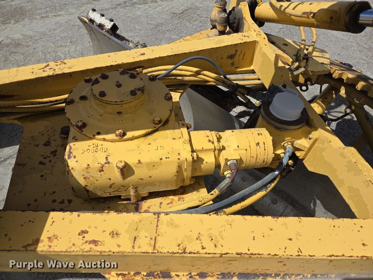 image for item LW9819 1990 Caterpillar 140G motor grader