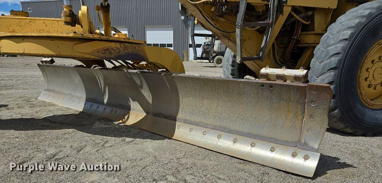 image for item LW9819 1990 Caterpillar 140G motor grader