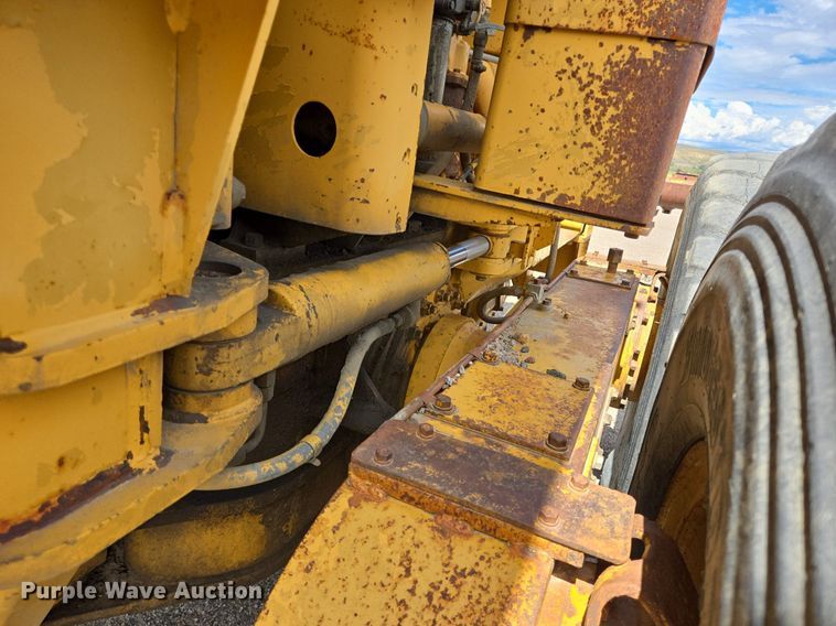 image for item LW9819 1990 Caterpillar 140G motor grader