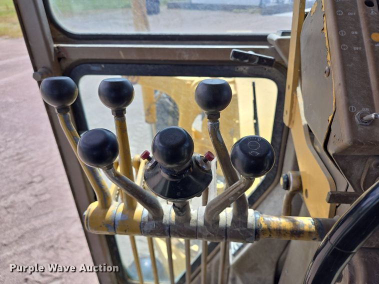 image for item LW9819 1990 Caterpillar 140G motor grader