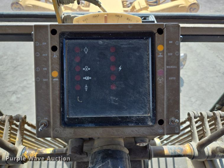 image for item LW9819 1990 Caterpillar 140G motor grader