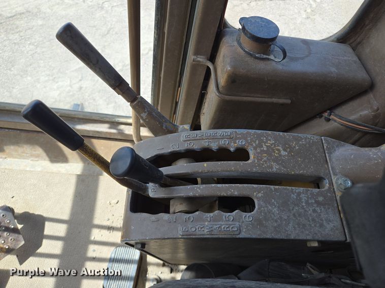 image for item LW9819 1990 Caterpillar 140G motor grader