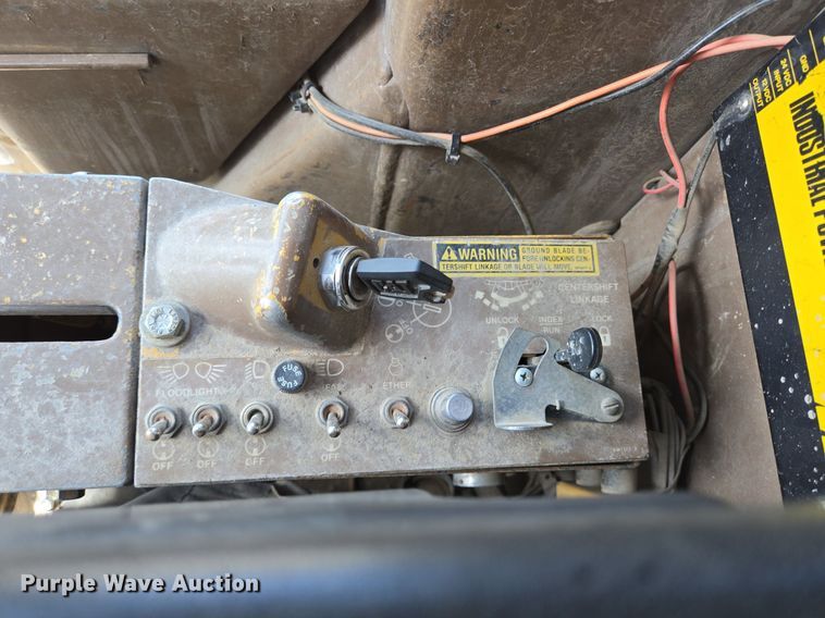 image for item LW9819 1990 Caterpillar 140G motor grader