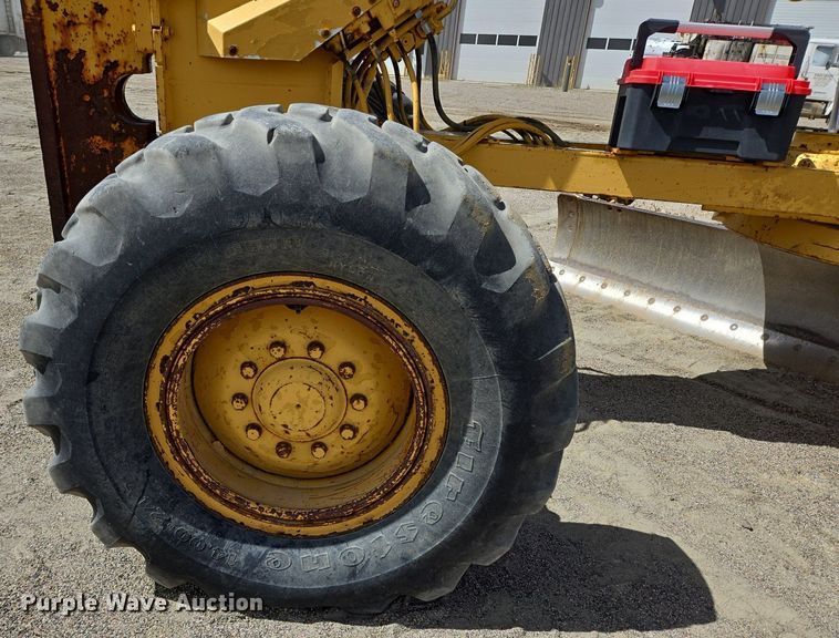 image for item LW9819 1990 Caterpillar 140G motor grader