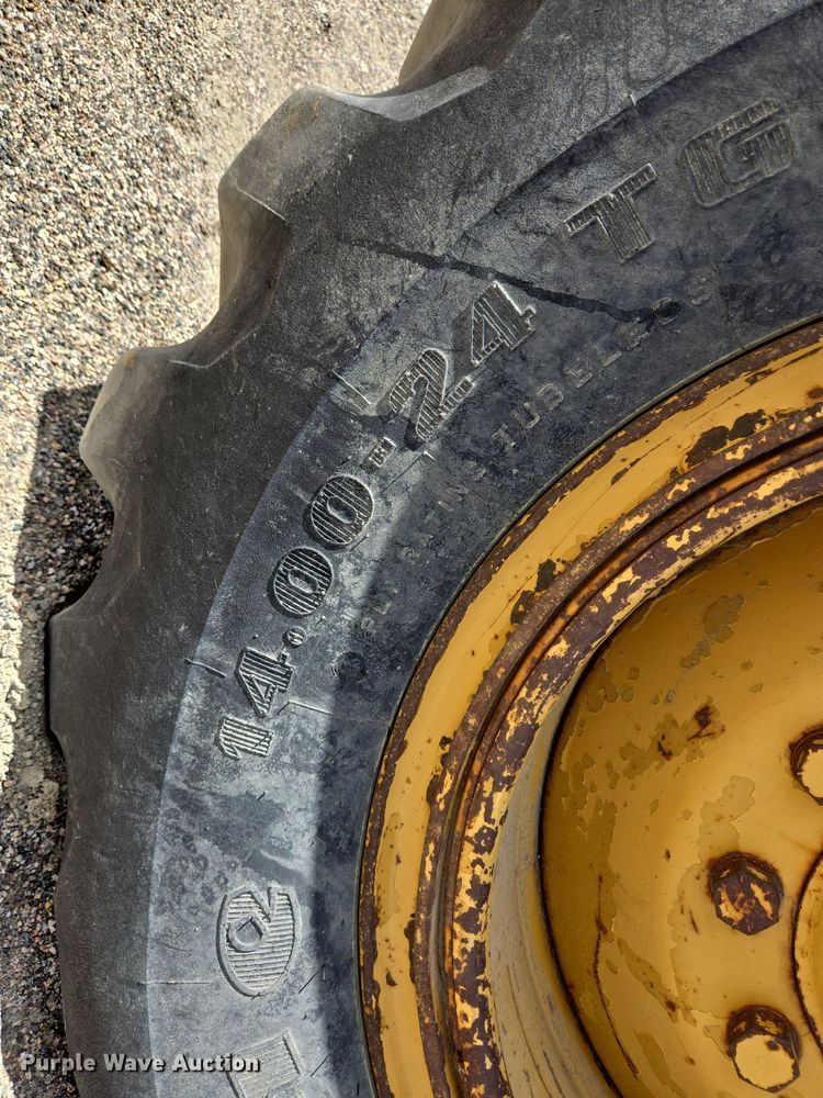 image for item LW9819 1990 Caterpillar 140G motor grader