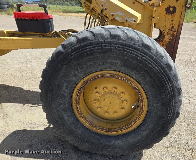 image for item LW9819 1990 Caterpillar 140G motor grader